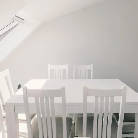 Sabaris, Apartment *