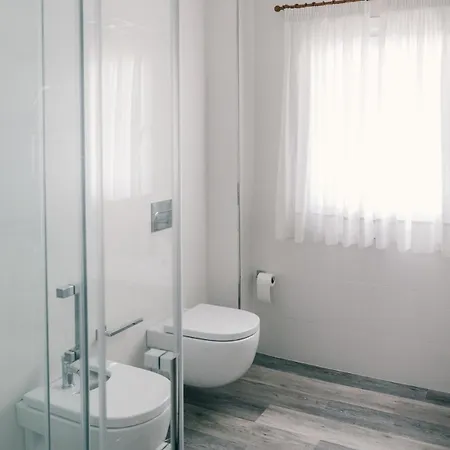 Sabaris, Apartment *