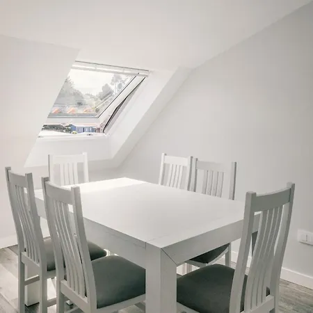 Sabaris, Apartment *