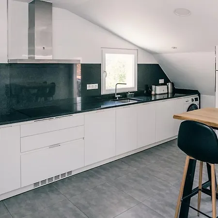 Sabaris, Apartment *